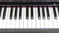15 новых отечественных фортепиано получила музыкальная школа в Лермонтове